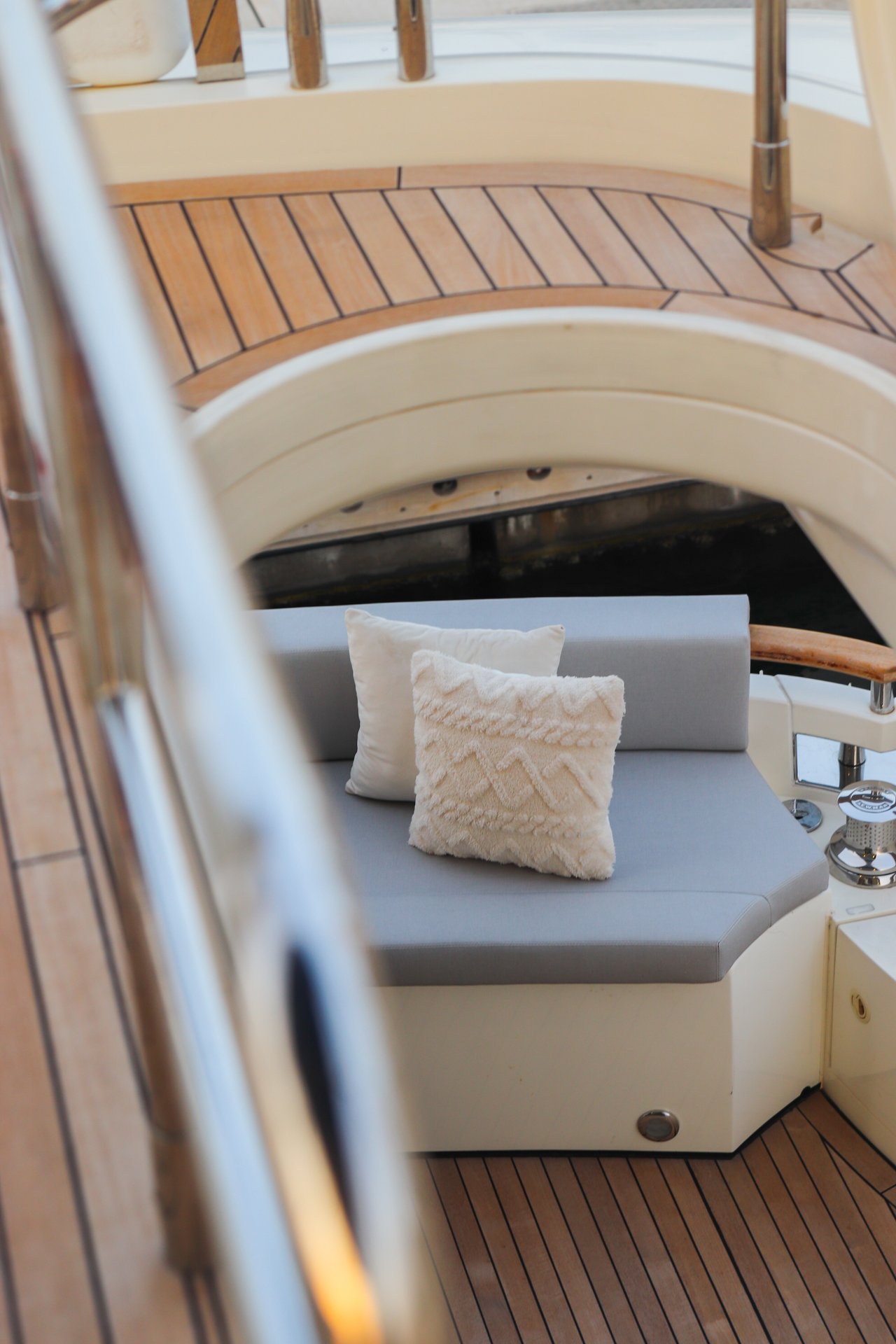 Fairline Squadron 78 “Liberty” (в будни от 3 часов, по выходным от 4) — фото 7