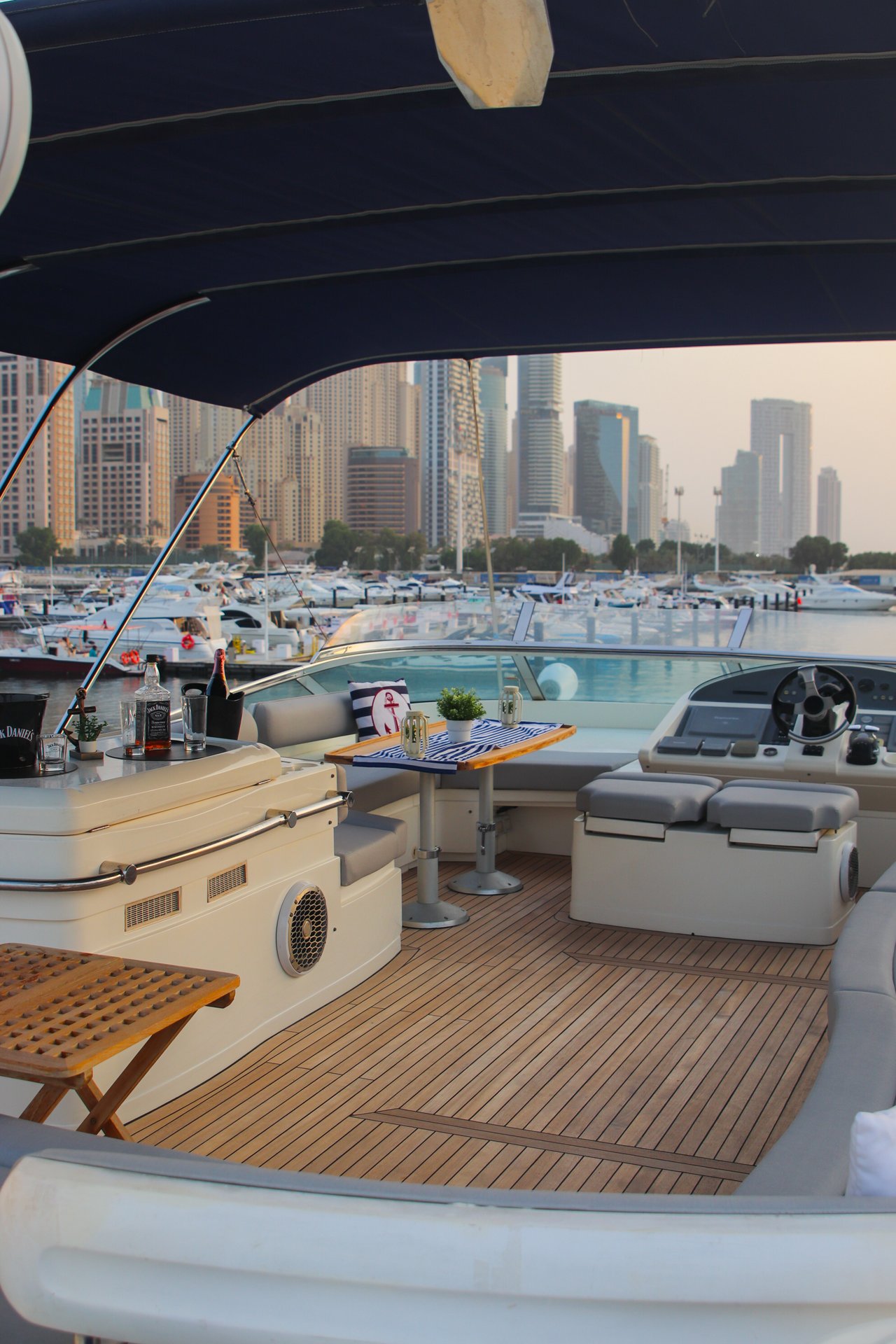 Fairline Squadron 78 “Liberty” (в будни от 3 часов, по выходным от 4) — фото 8