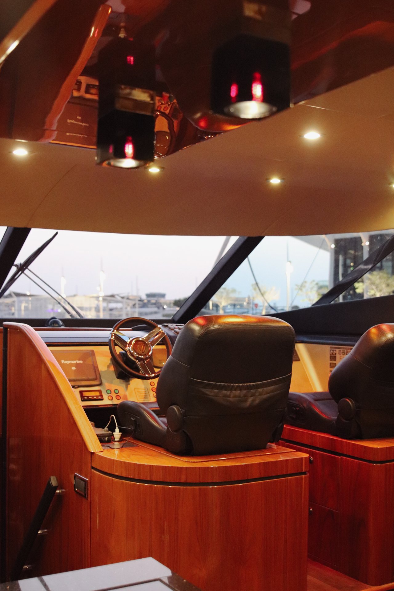 Fairline Squadron 78 “Liberty” (в будни от 3 часов, по выходным от 4) — фото 11