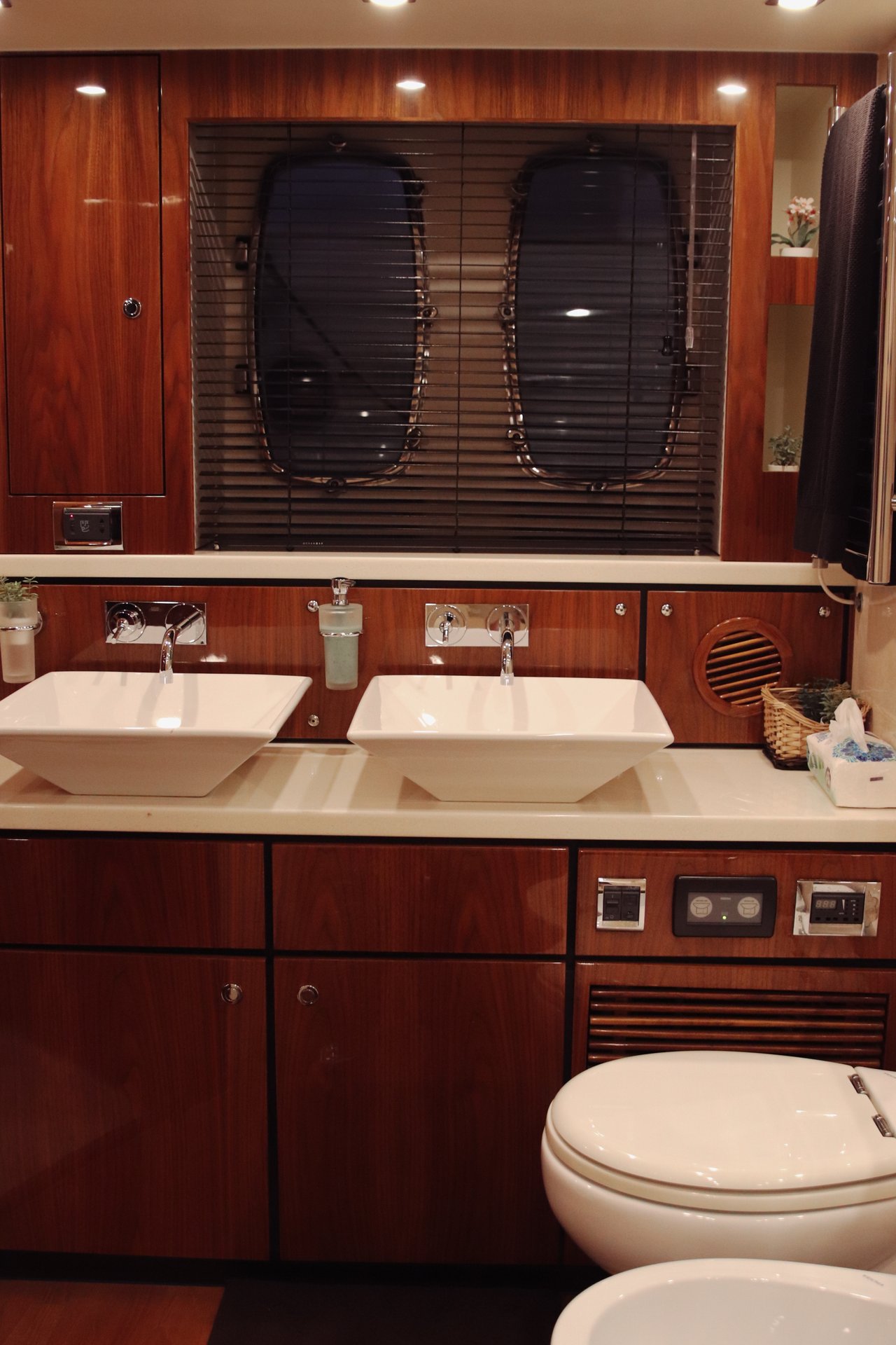 Fairline Squadron 78 “Liberty” (в будни от 3 часов, по выходным от 4) — фото 20