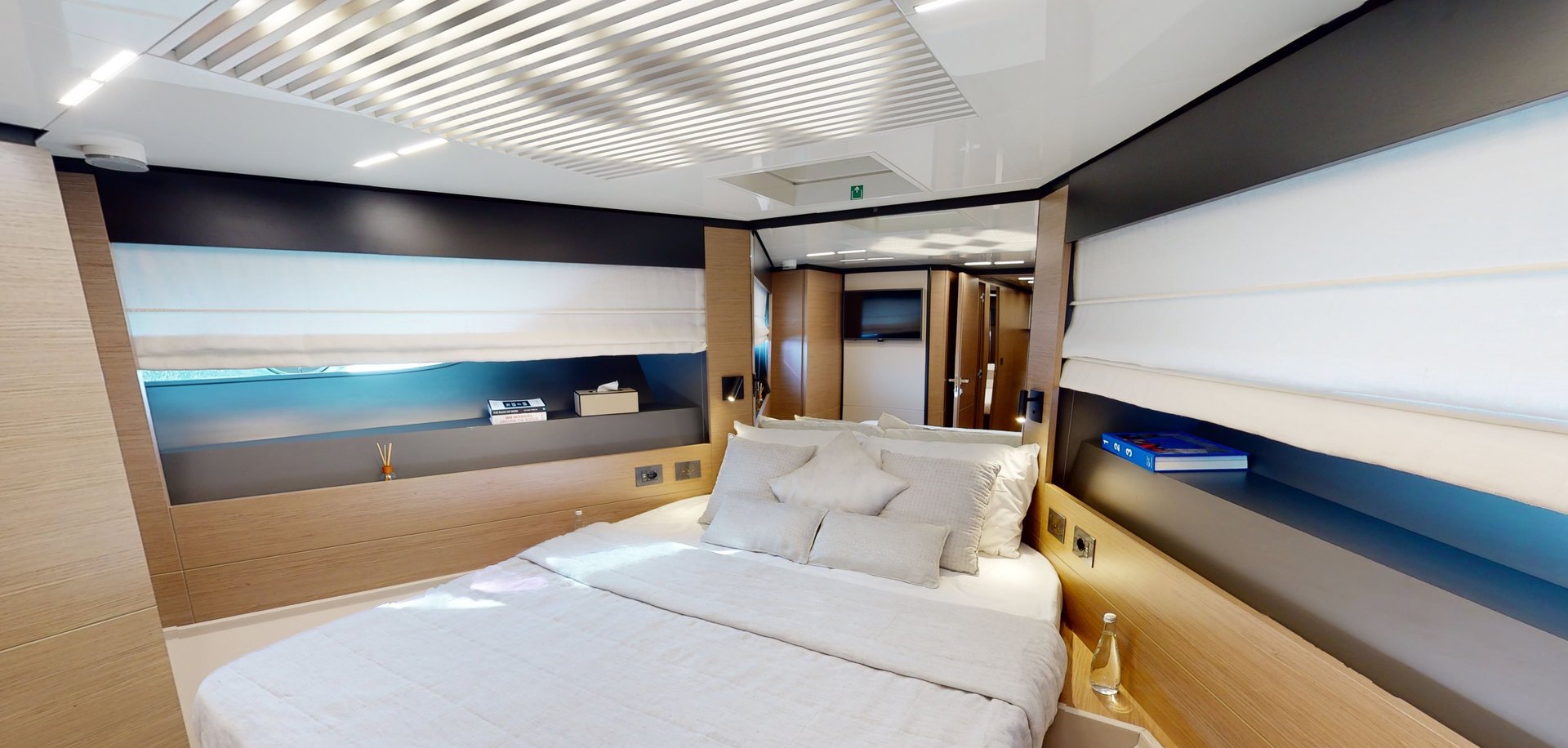 Ferretti 780 Bella III (мин 4 часа) — фото 6