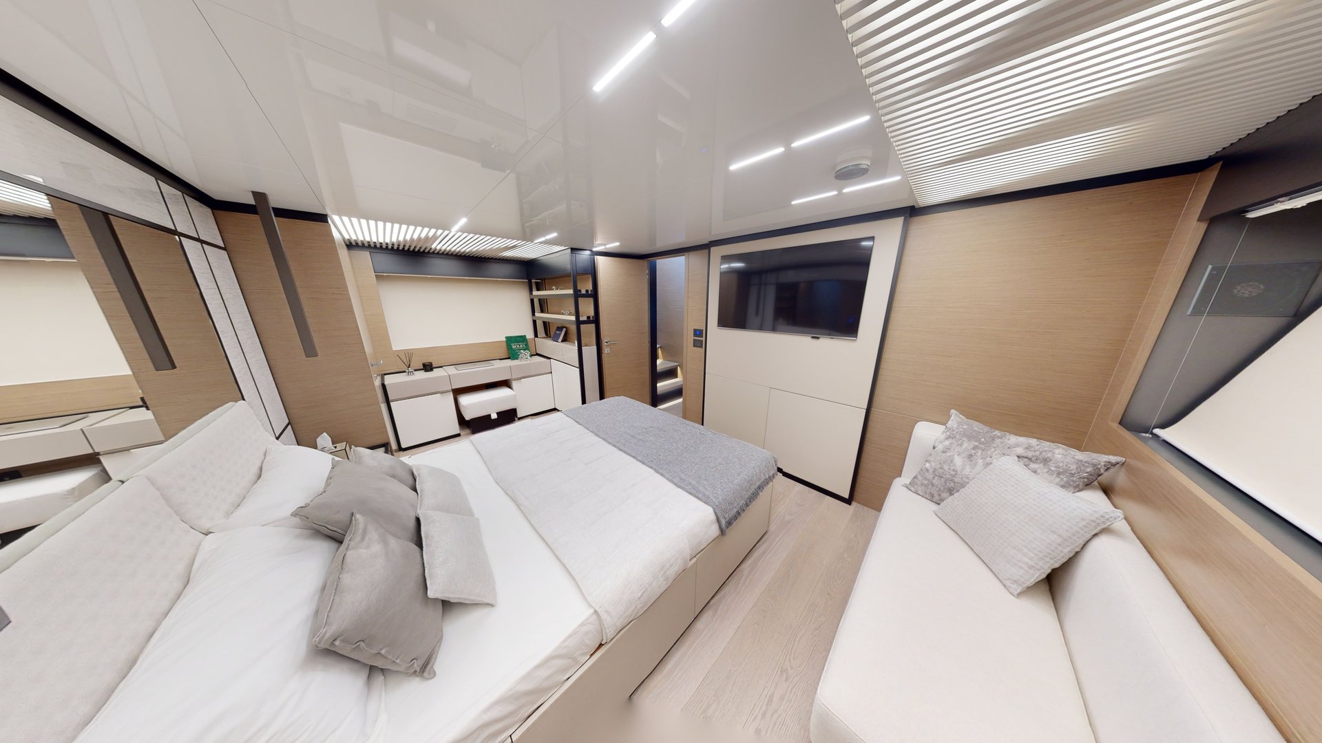 Ferretti 780 Bella III (мин 4 часа) — фото 21
